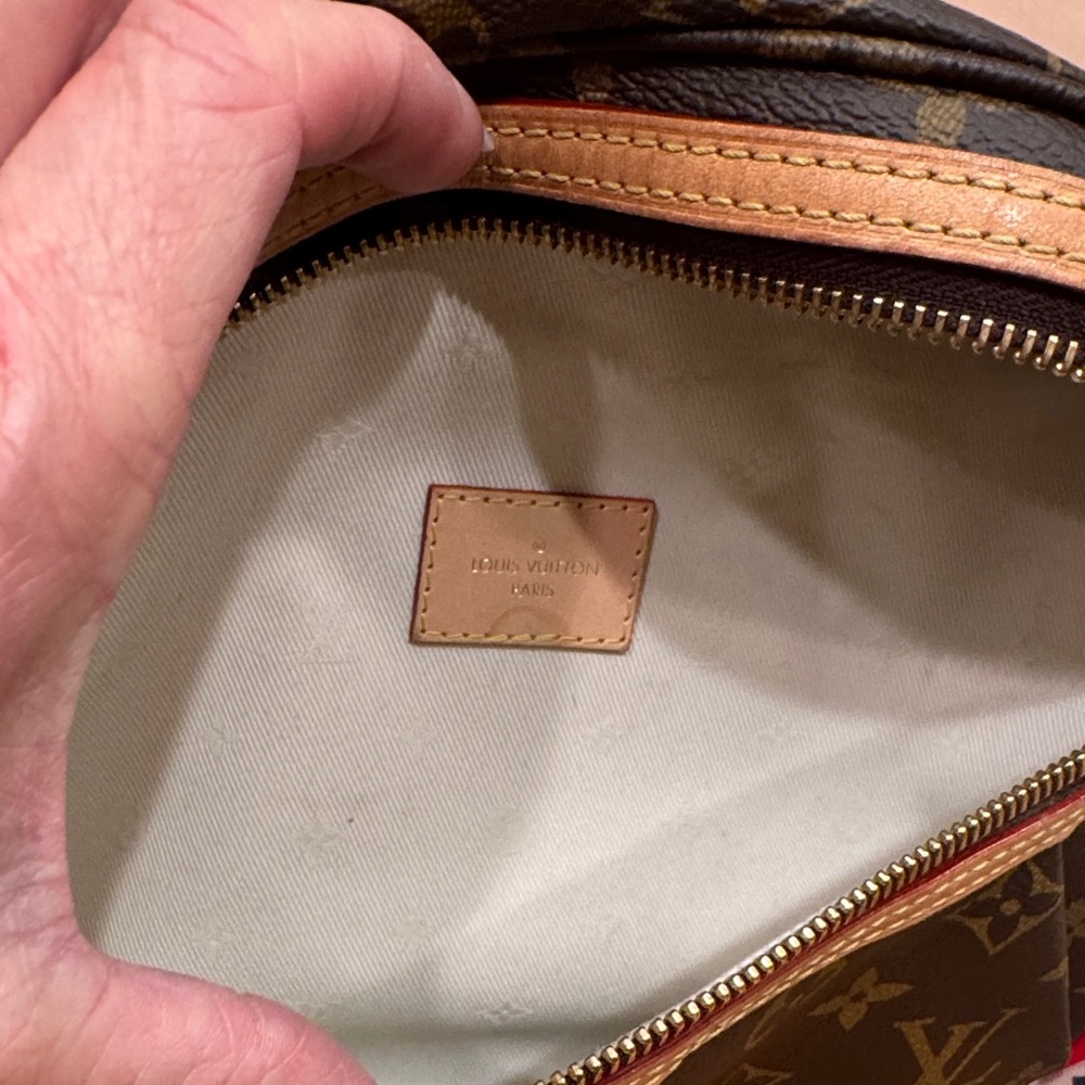 Louis Vuitton Brown High Rise Crossbody Bag - Picture 10 of 17